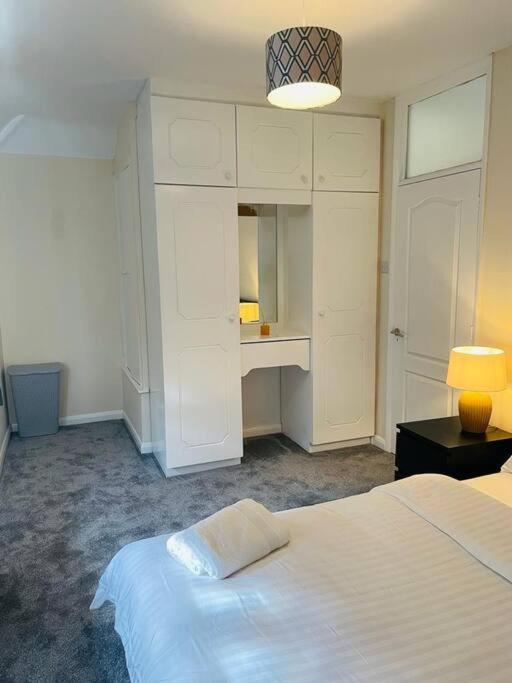 Superb And Comfortable 3Bd Home In Dagenham Exterior foto