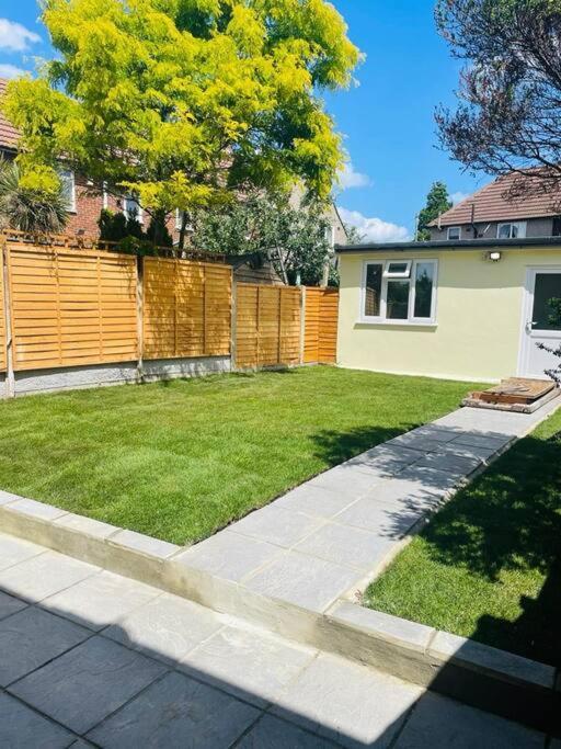 Superb And Comfortable 3Bd Home In Dagenham Exterior foto