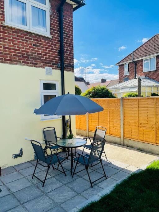 Superb And Comfortable 3Bd Home In Dagenham Exterior foto