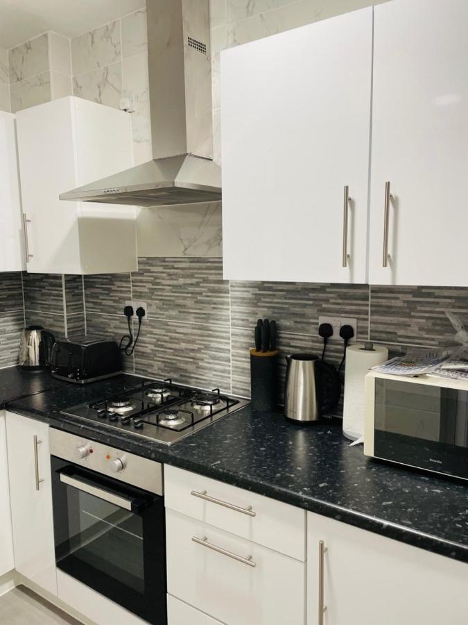 Superb And Comfortable 3Bd Home In Dagenham Exterior foto